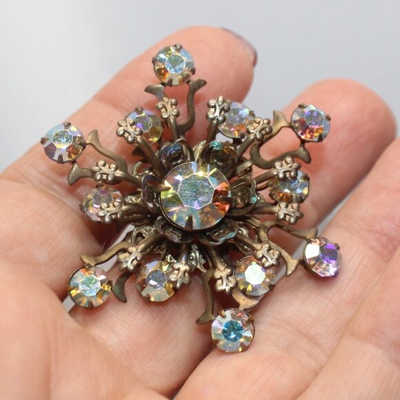 Vintage Snowflake Pin Brooch Aurora Borealis Rhinestone Gold Tone - Picture 2 of 8